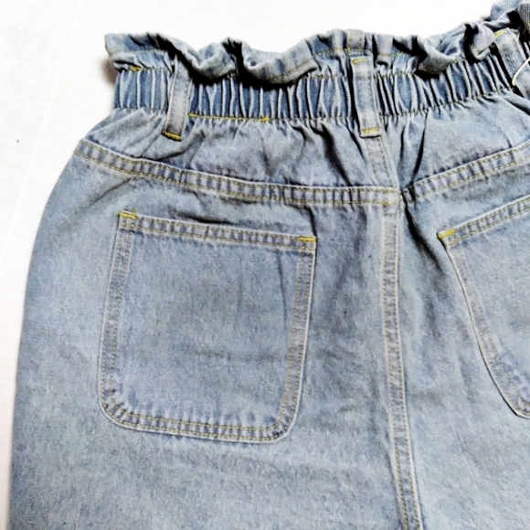 Plaid & Plain Light Wash Paperbag Waist Cuffed Denim Shorts NWT - Picture 3 of 6